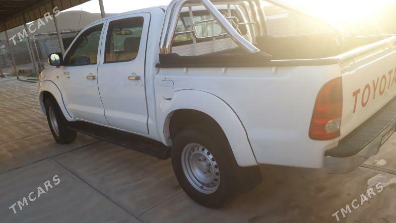 Toyota Hilux 2010 - 265 000 TMT - Магданлы - img 4