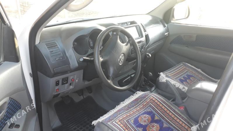 Toyota Hilux 2010 - 265 000 TMT - Магданлы - img 7