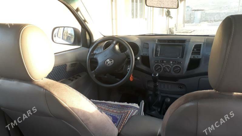 Toyota Hilux 2010 - 265 000 TMT - Магданлы - img 8