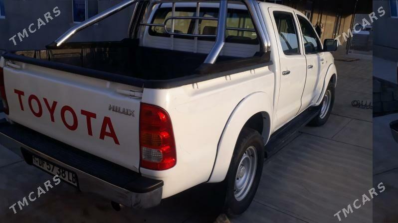 Toyota Hilux 2010 - 265 000 TMT - Магданлы - img 5