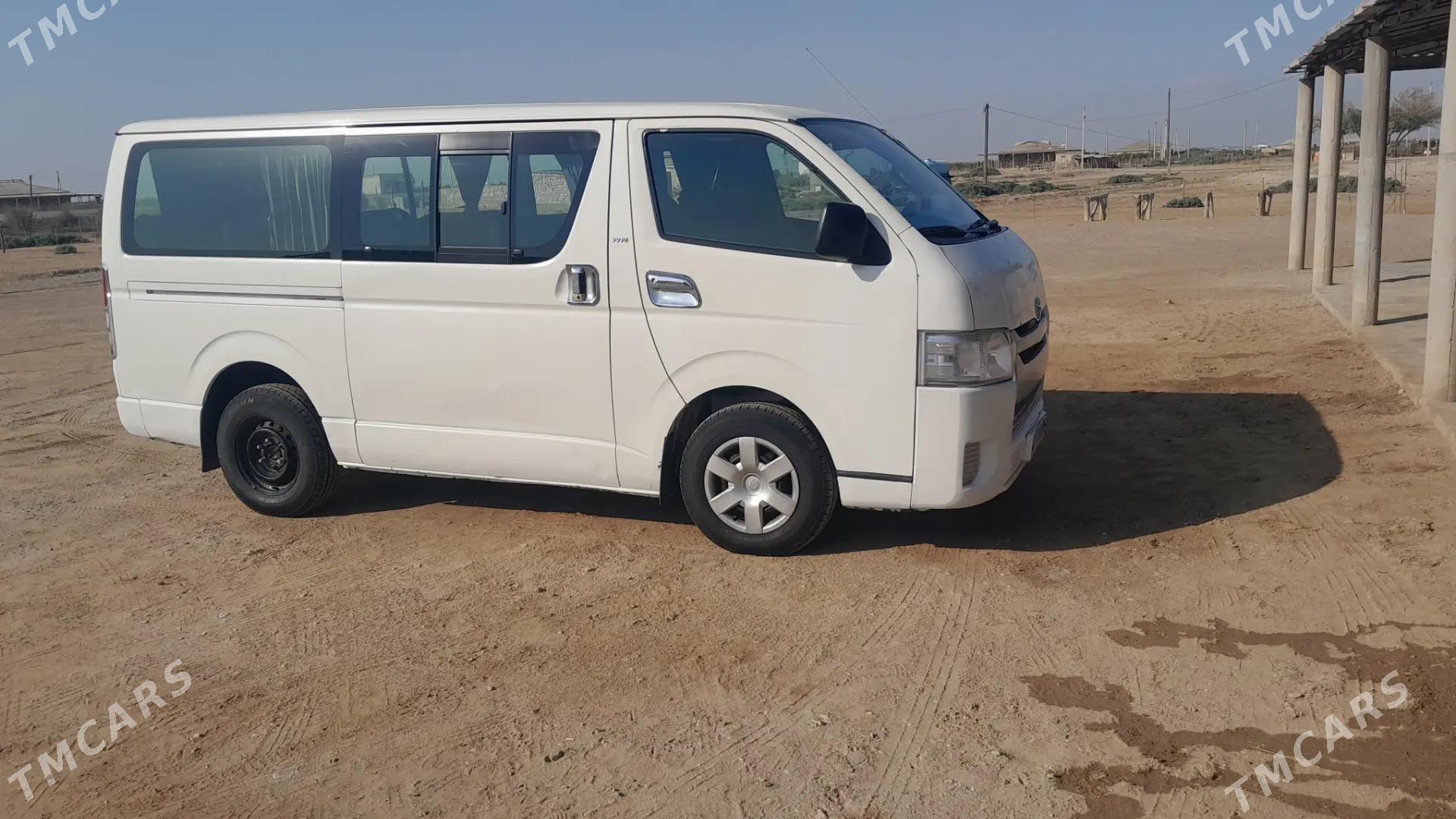Toyota Hiace 2007 - 220 000 TMT - Этрек - img 3