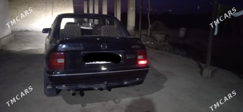 Opel Vectra 1992 - 25 000 TMT - Дарганата - img 3
