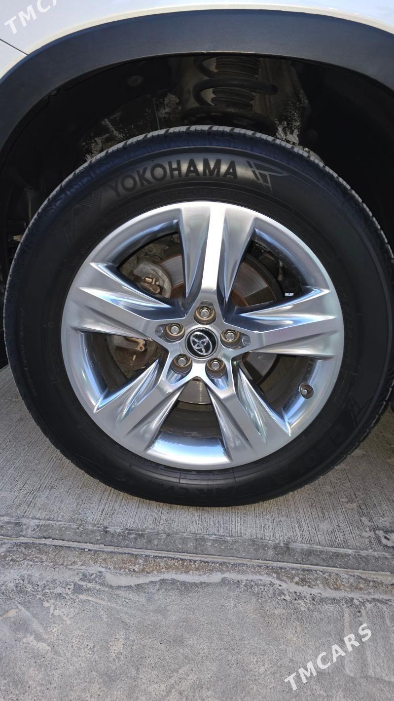 Toyota Highlander 2017 - 550 000 TMT - ул. Подвойского (Битарап Туркменистан шаёлы) - img 6