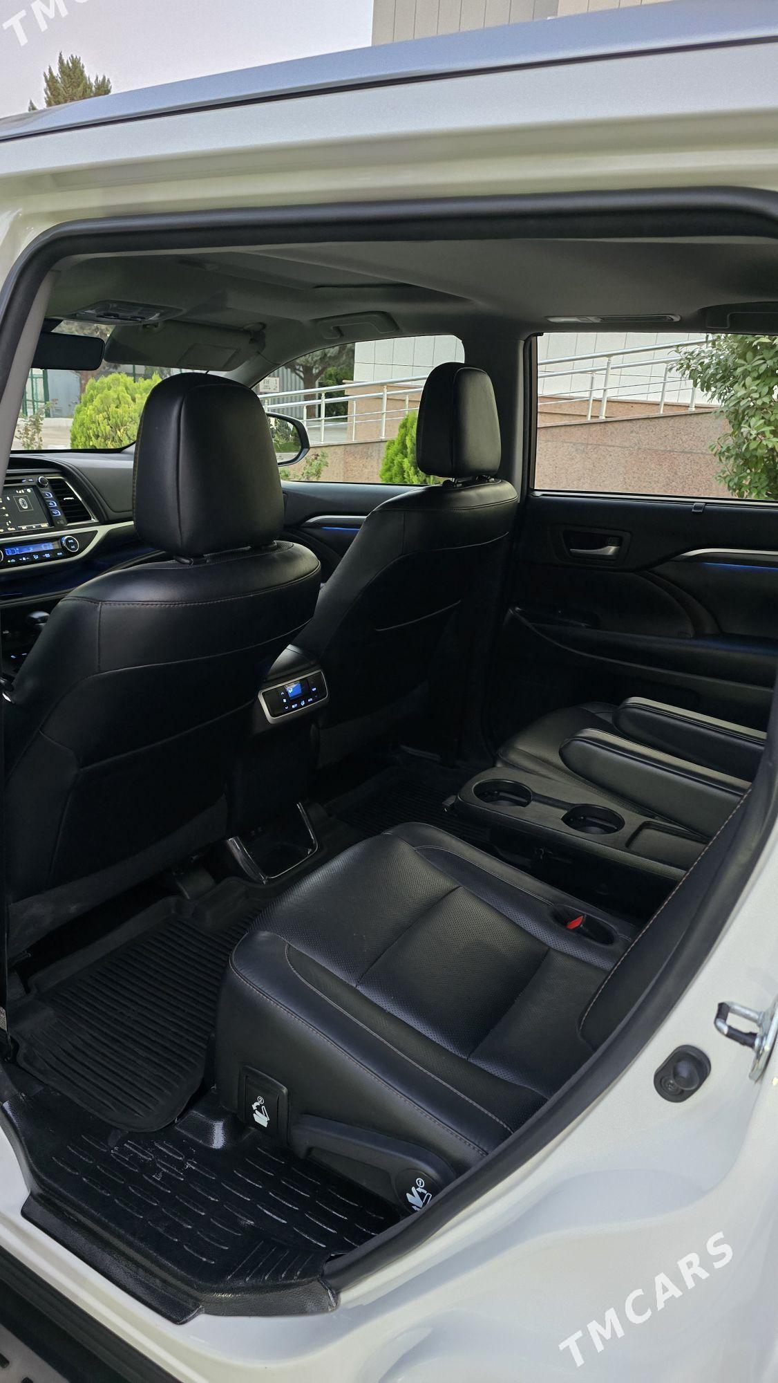 Toyota Highlander 2017 - 550 000 TMT - ул. Подвойского (Битарап Туркменистан шаёлы) - img 4