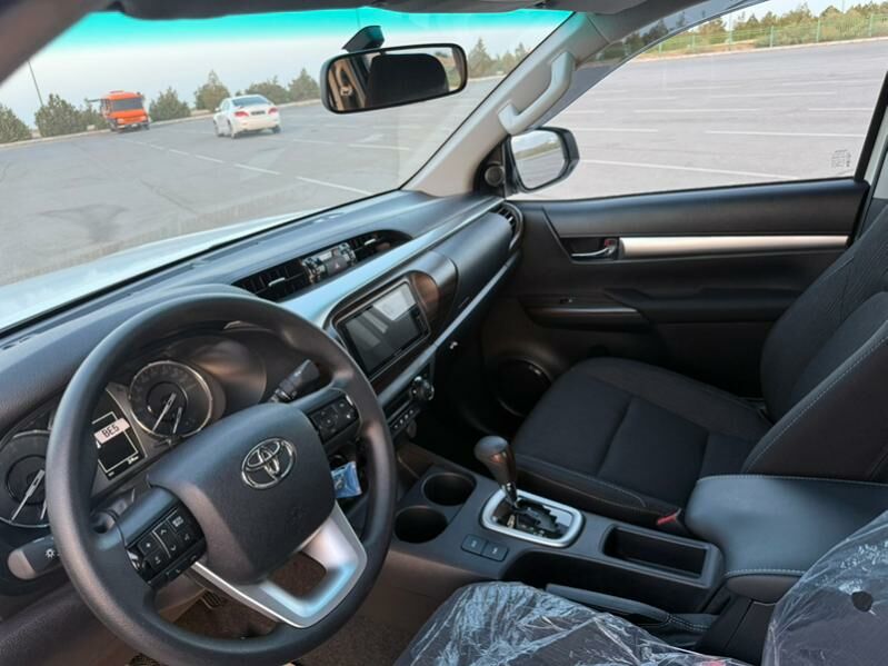 Toyota Hilux 2025 - 675 000 TMT - Aşgabat - img 7