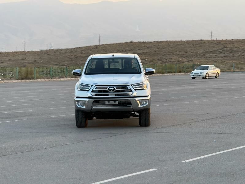 Toyota Hilux 2025 - 675 000 TMT - Ашхабад - img 2