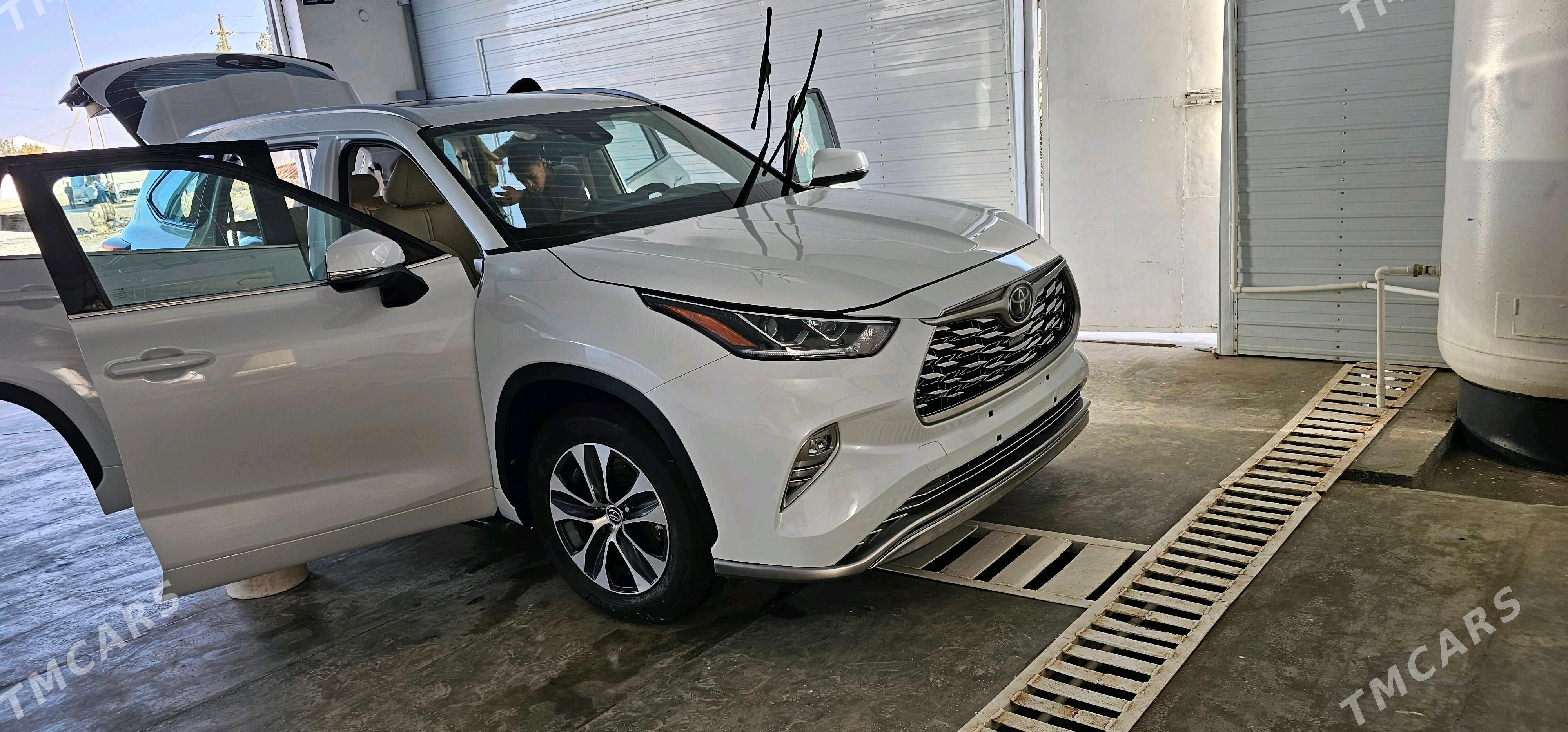 Toyota Highlander 2020 - 500 000 TMT - Ýolöten - img 1