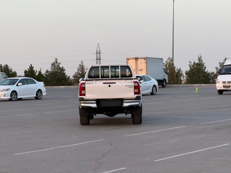 Toyota Hilux 2025 - 675 000 TMT - Ашхабад - img 5