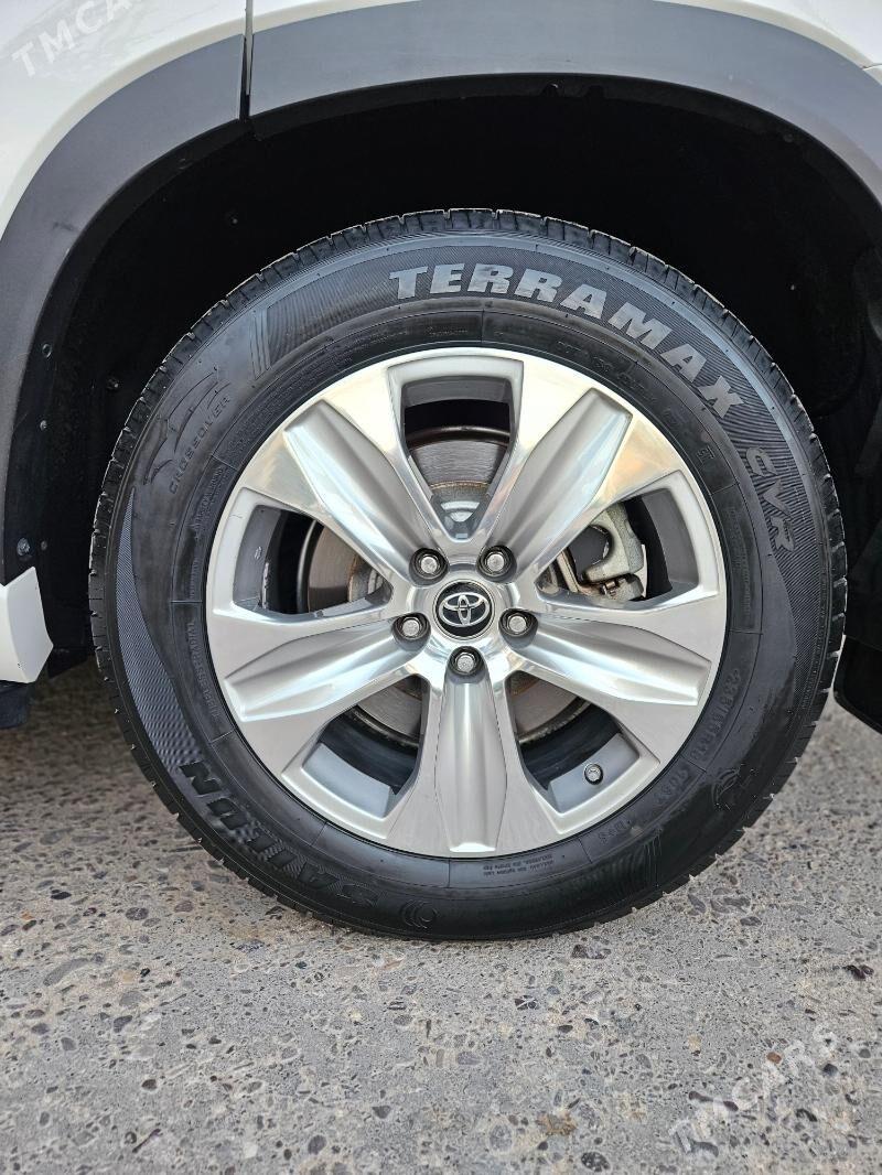 Toyota Highlander 2021 - 560 000 TMT - Мары - img 9