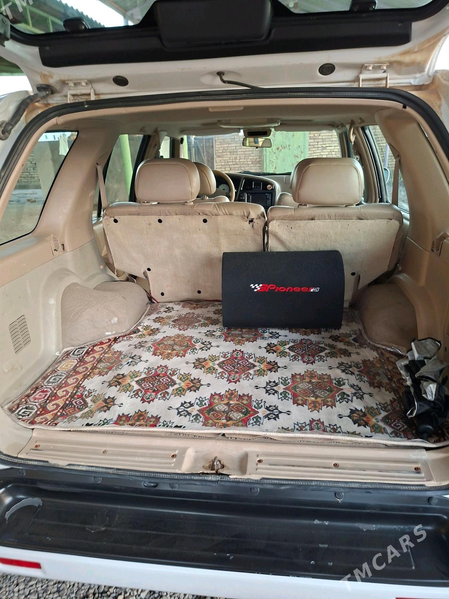 Nissan Pathfinder 2001 - 125 000 TMT - Ýaşlyk - img 3