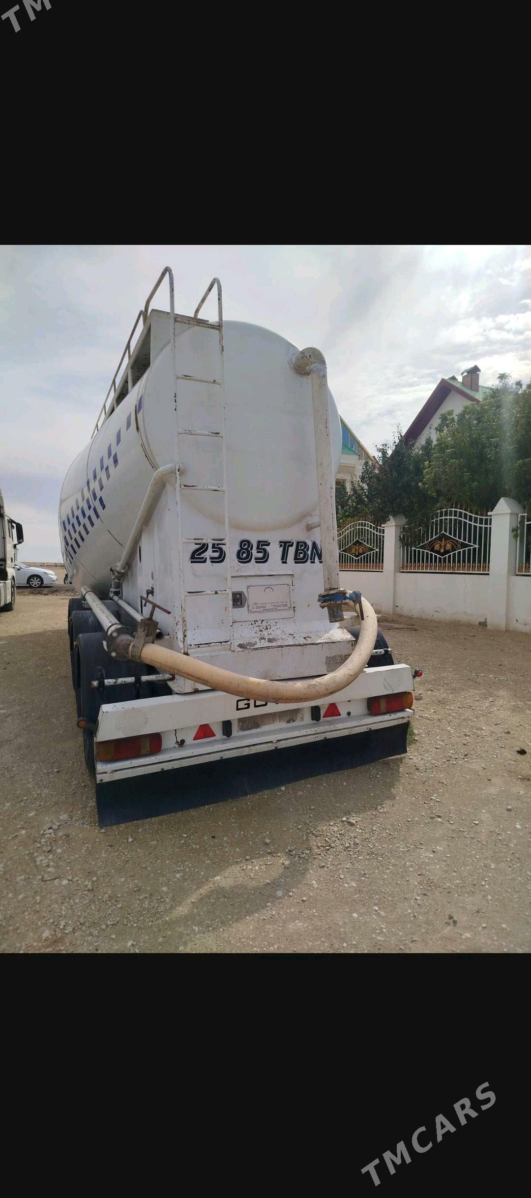 Kogel Euro Trailer 2014 - 520 000 TMT - Jebel - img 2