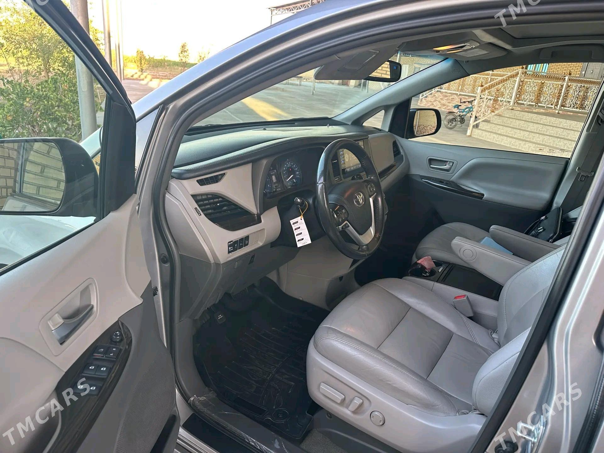 Toyota Sienna 2018 - 400 000 TMT - Байрамали - img 2