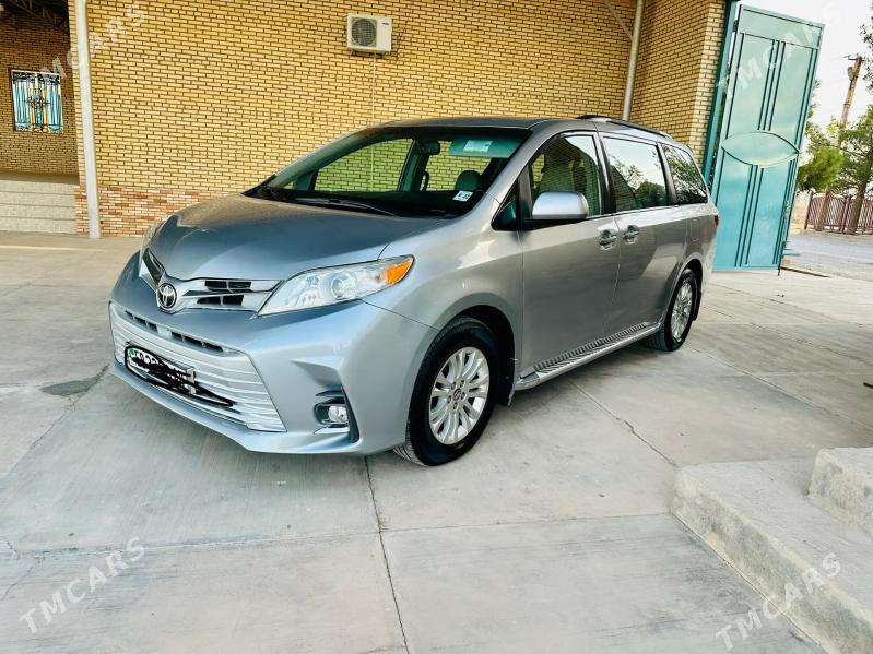 Toyota Sienna 2018 - 400 000 TMT - Байрамали - img 4