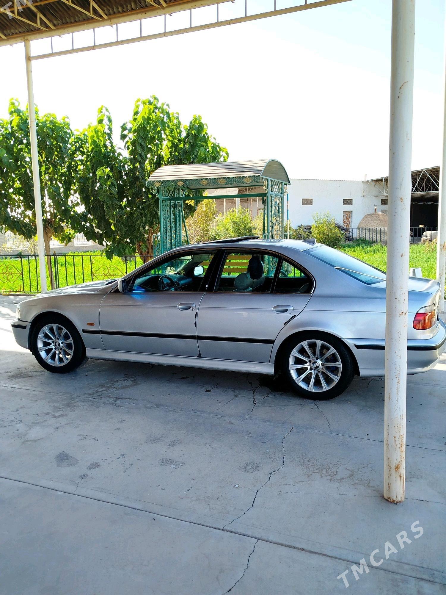 BMW E39 1999 - 130 000 TMT - Мары - img 1