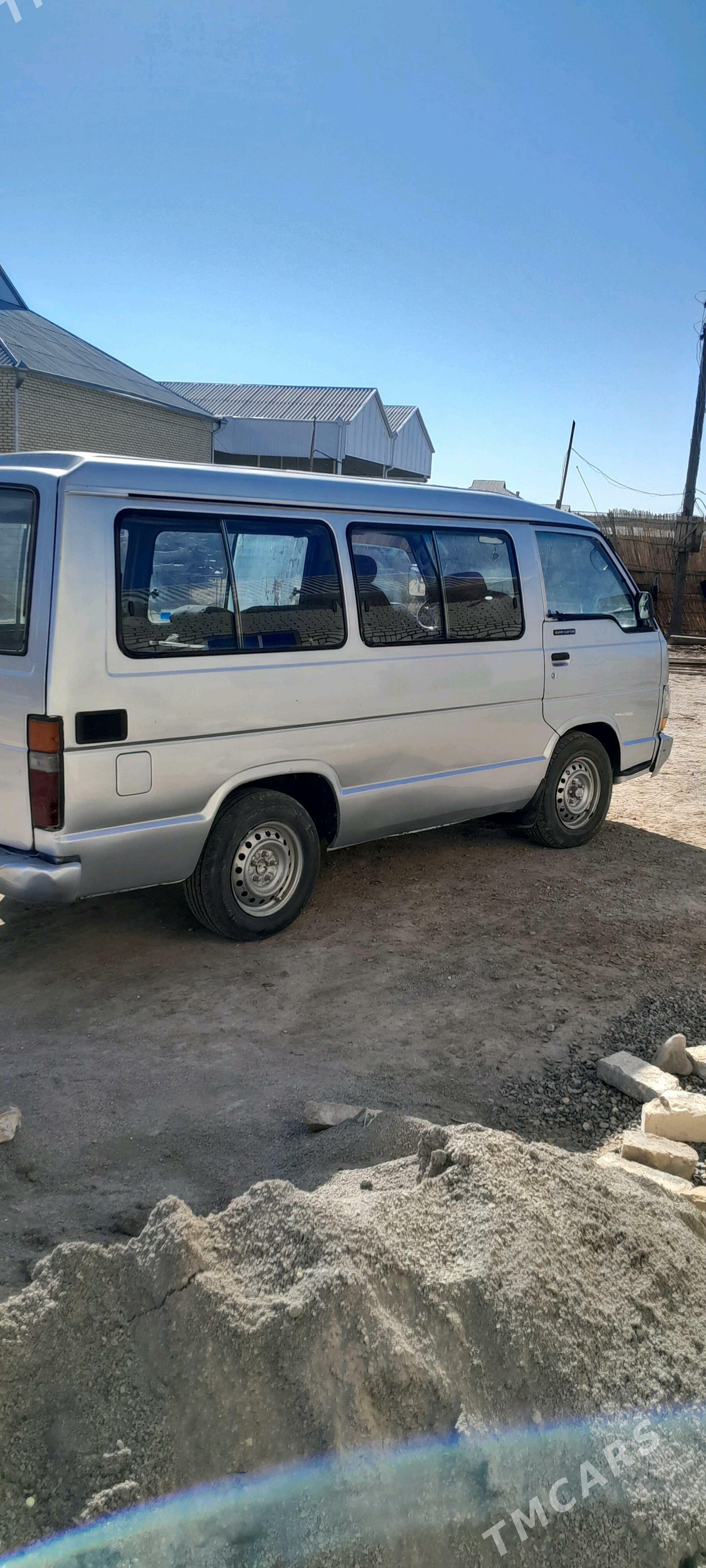Toyota Hiace 1988 - 35 000 TMT - Мургап - img 2