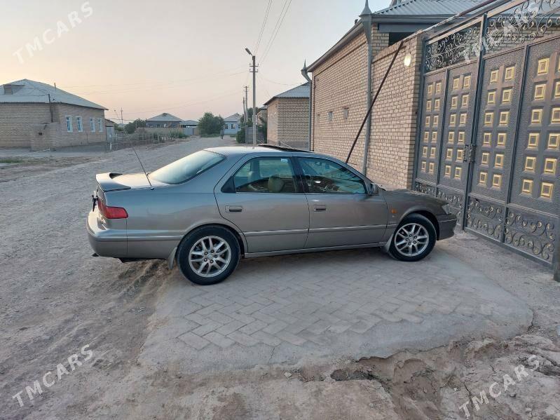 Toyota Camry 2001 - 170 000 TMT - Байрамали - img 2