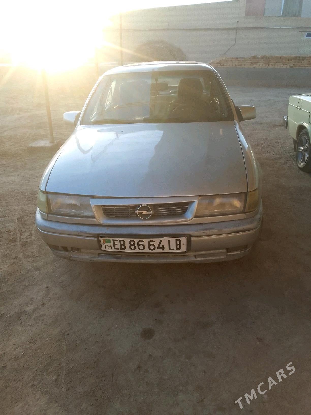 Opel Vectra 1990 - 26 000 TMT - Sakar - img 4