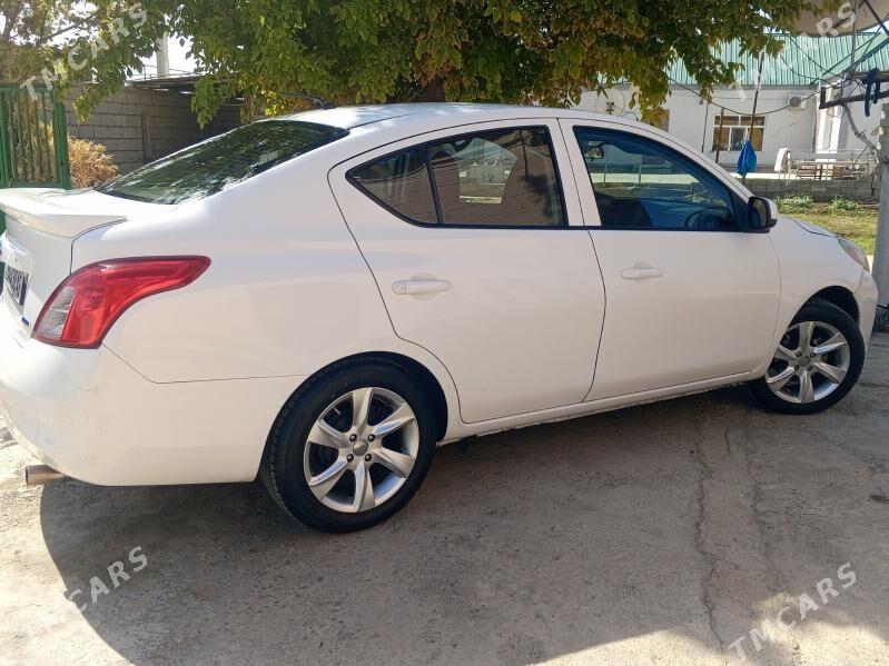Nissan Versa 2013 - 135 000 TMT - Бузмеин - img 4