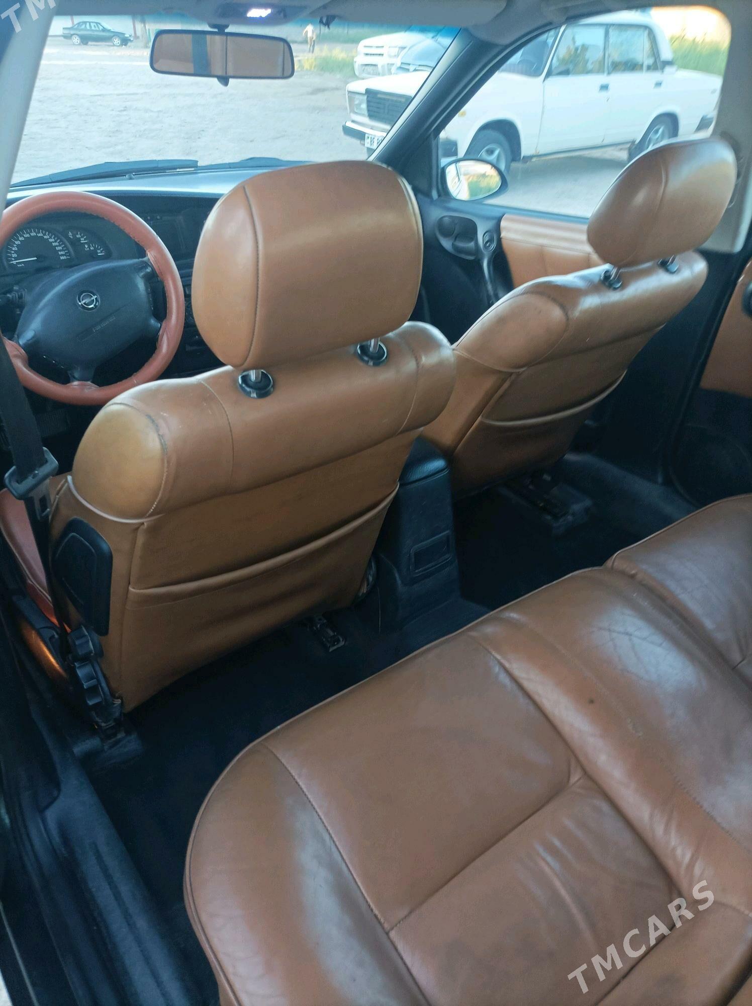 Opel Vectra 1998 - 50 000 TMT - Гурбансолтан Едже - img 2