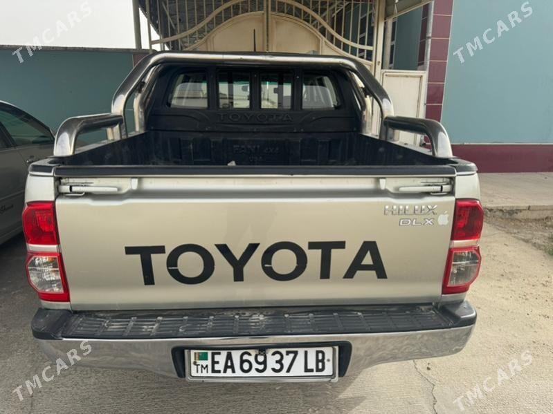 Toyota Hilux 2013 - 300 000 TMT - Köýtendag - img 4