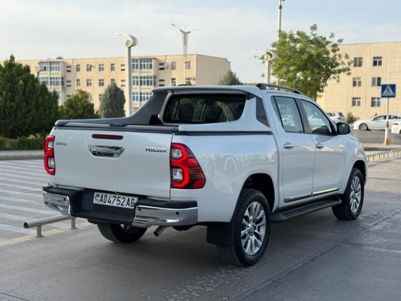 Toyota Hilux 2022 - 585 000 TMT - 11 mkr - img 6