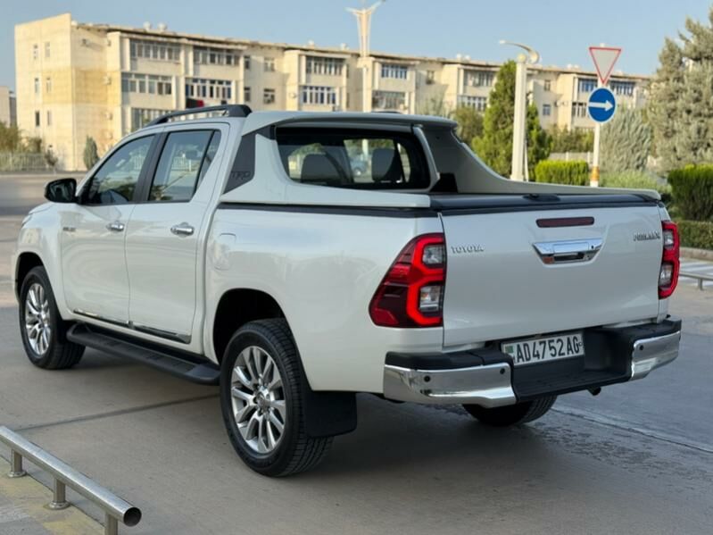 Toyota Hilux 2022 - 585 000 TMT - 11 mkr - img 10