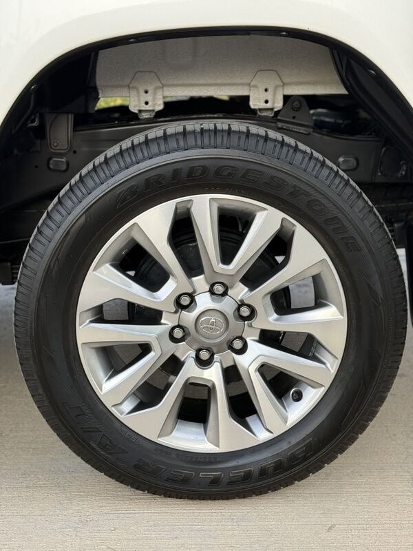 Toyota Hilux 2022 - 585 000 TMT - 11 mkr - img 2