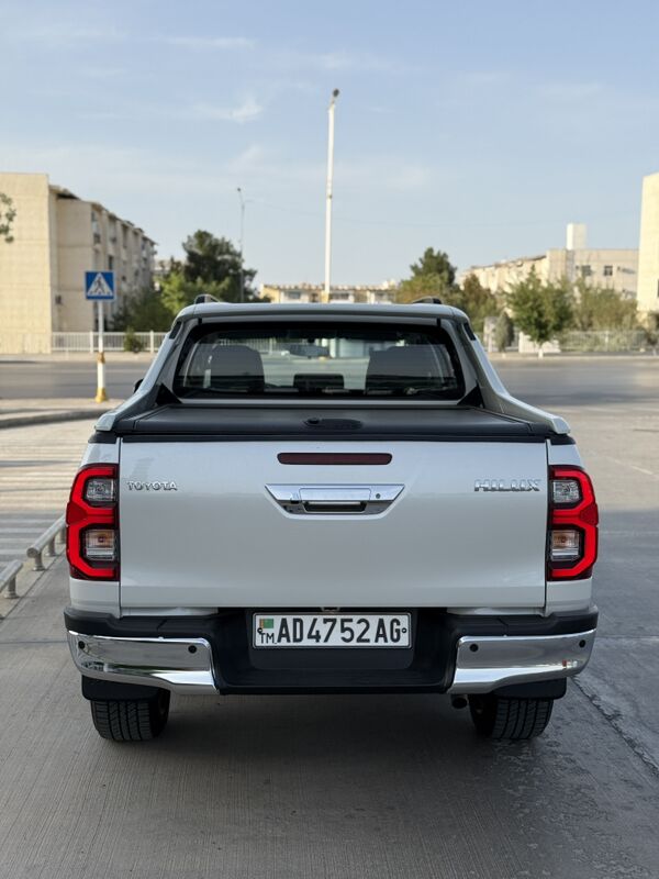 Toyota Hilux 2022 - 585 000 TMT - 11 mkr - img 9