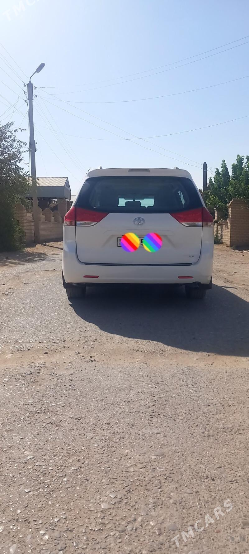 Toyota Sienna 2011 - 300 000 TMT - Mary - img 2