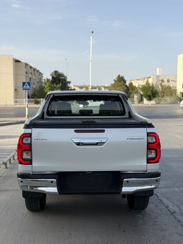 Toyota Hilux 2022 - 565 500 TMT - 11 mkr - img 3