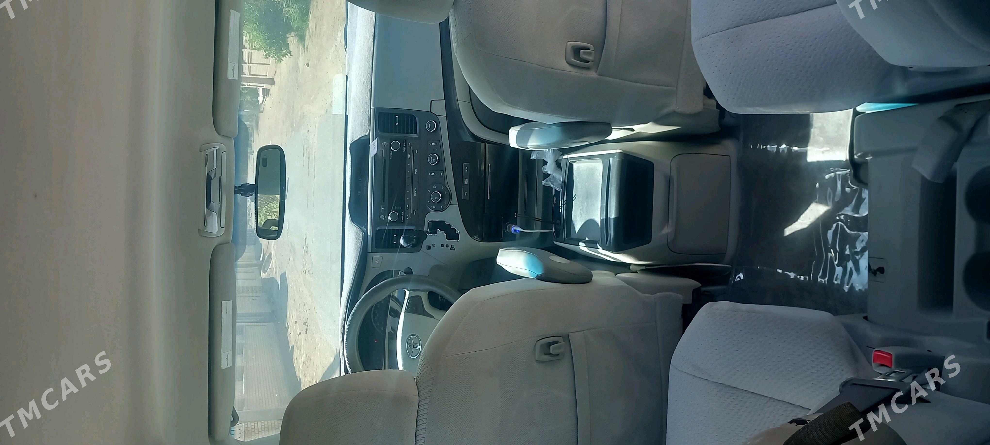Toyota Sienna 2011 - 300 000 TMT - Mary - img 3