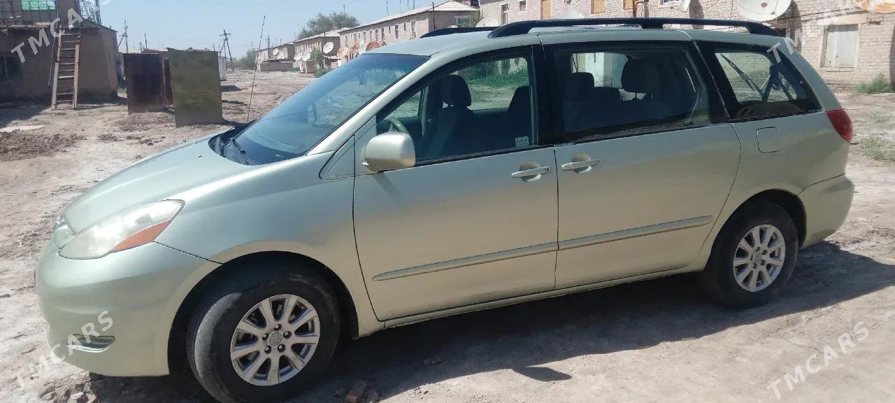 Toyota Sienna 2009 - 230 000 TMT - етр. Туркменбаши - img 1