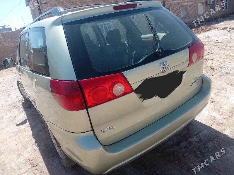 Toyota Sienna 2009 - 230 000 TMT - етр. Туркменбаши - img 5