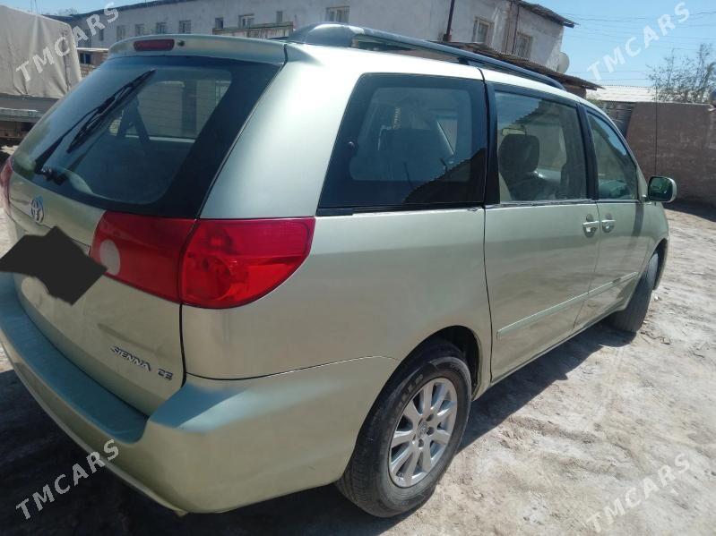 Toyota Sienna 2009 - 230 000 TMT - етр. Туркменбаши - img 3