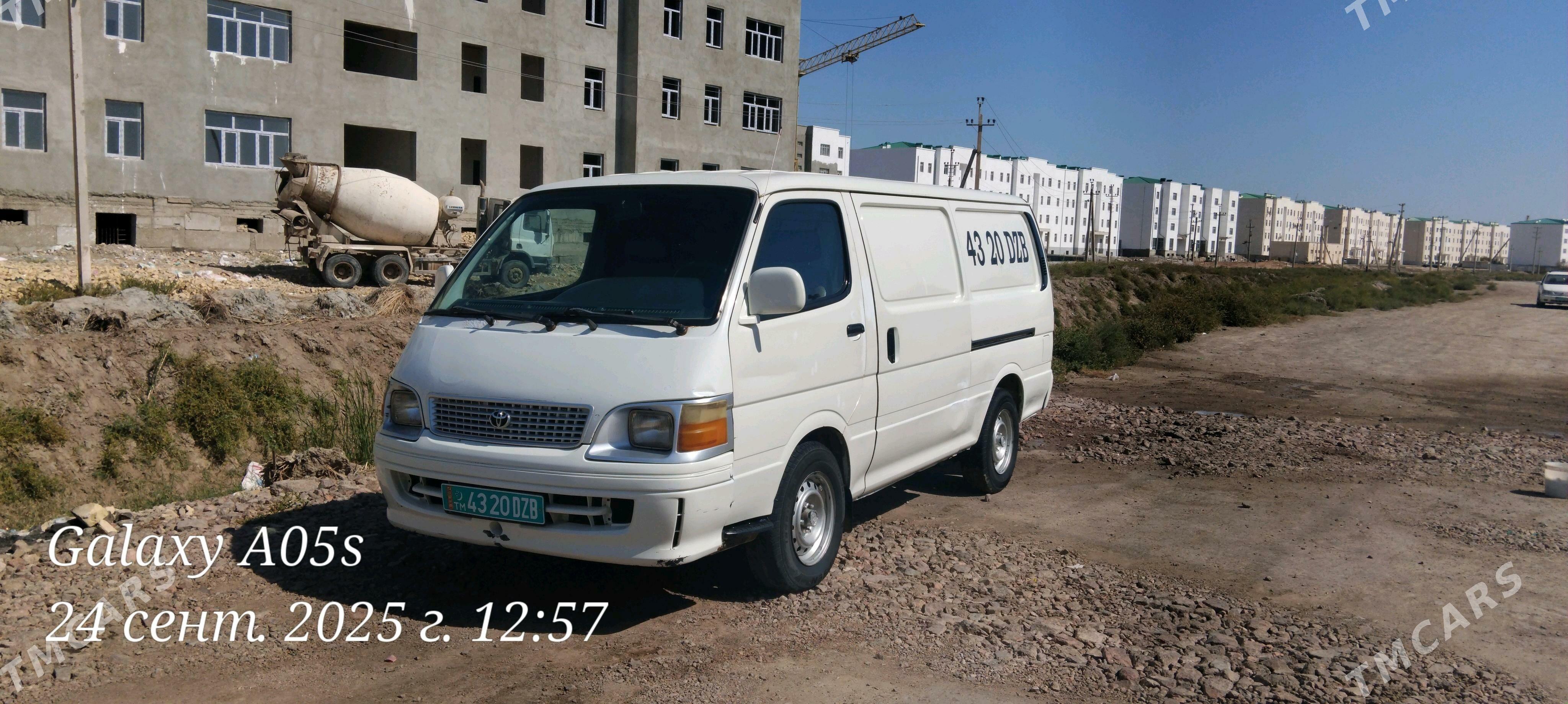 Toyota Hiace 2002 - 130 000 TMT - Дашогуз - img 3
