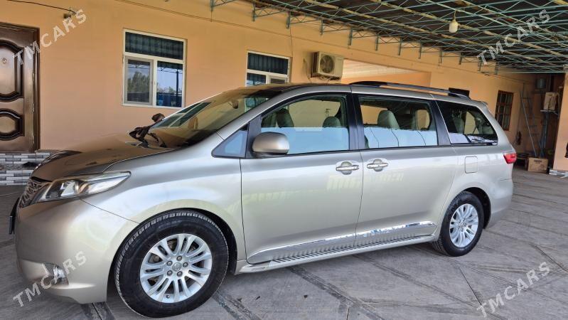 Toyota Sienna 2016 - 450 000 TMT - Сакар - img 1