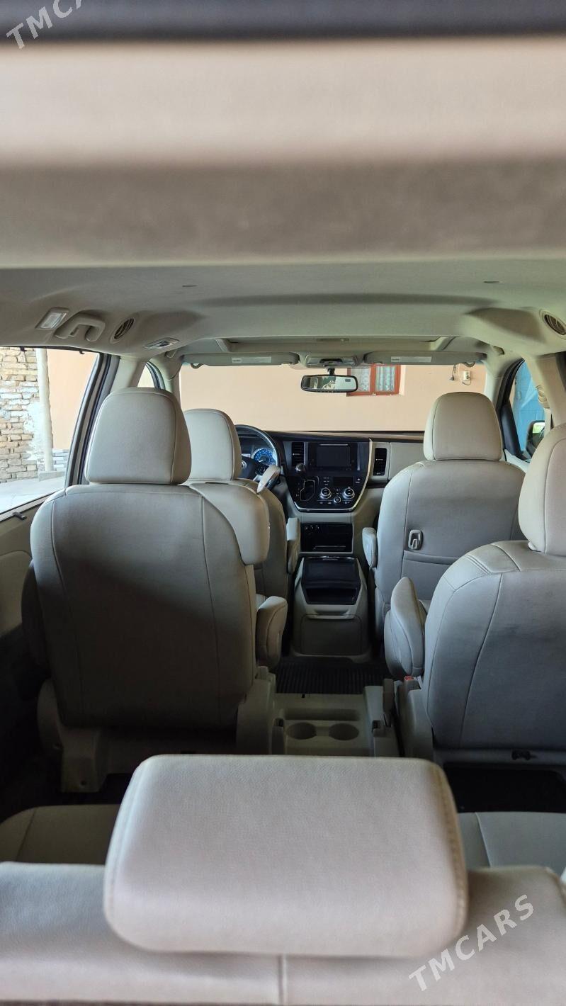 Toyota Sienna 2016 - 450 000 TMT - Сакар - img 3