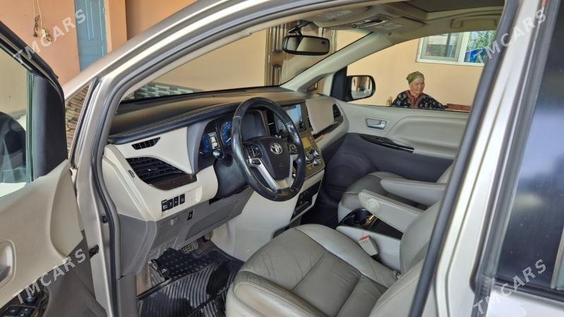 Toyota Sienna 2016 - 450 000 TMT - Сакар - img 2