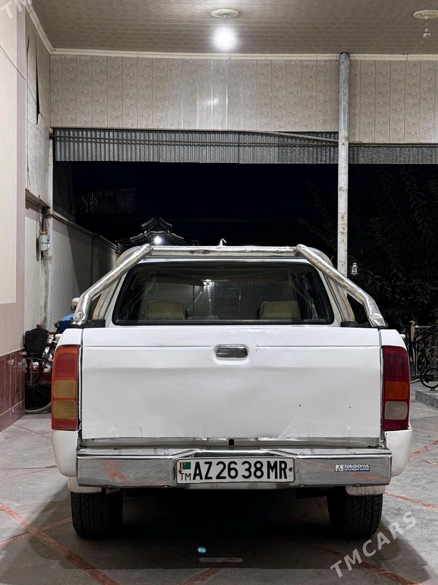 Toyota Hilux 2006 - 75 000 TMT - Байрамали - img 7