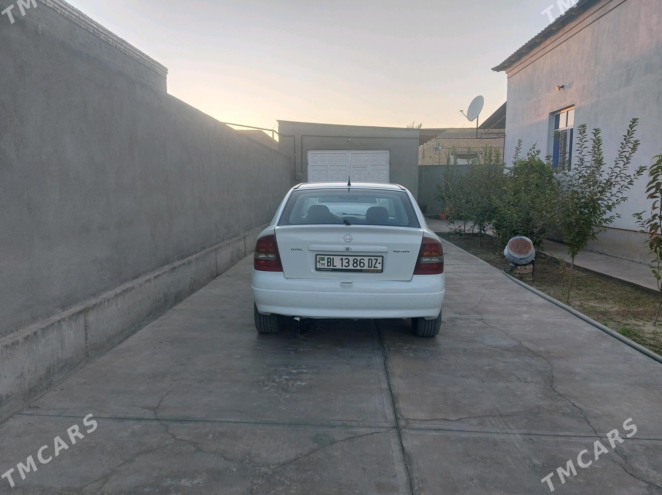 Opel Astra 2001 - 80 000 TMT - Губадаг - img 4