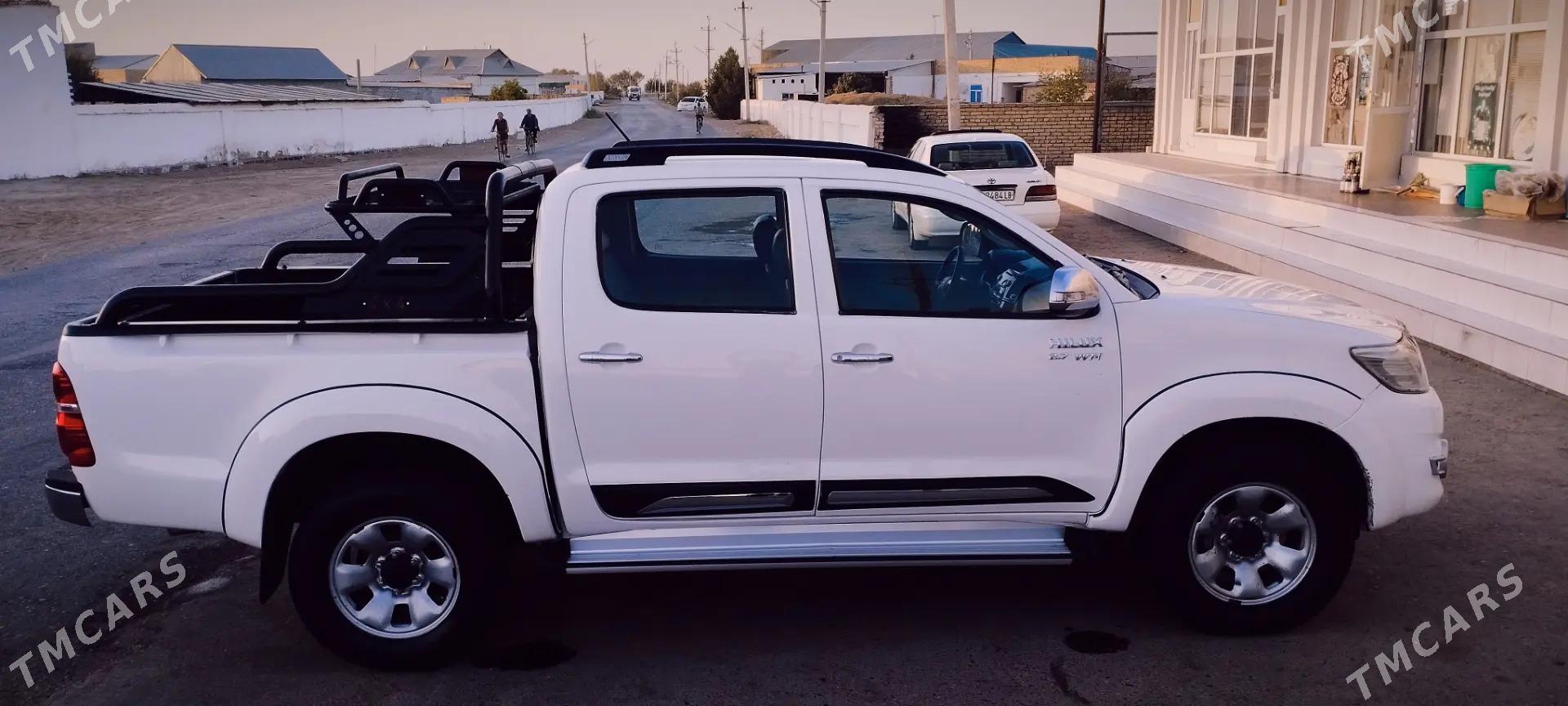 Toyota Hilux 2014 - 338 000 TMT - Туркменабат - img 3