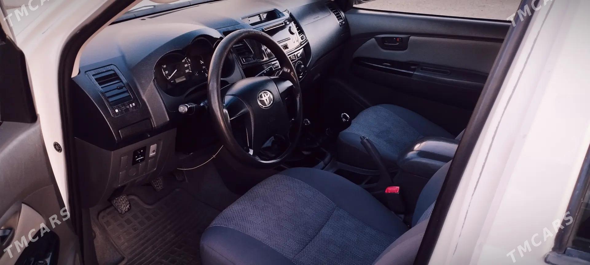 Toyota Hilux 2014 - 338 000 TMT - Туркменабат - img 7