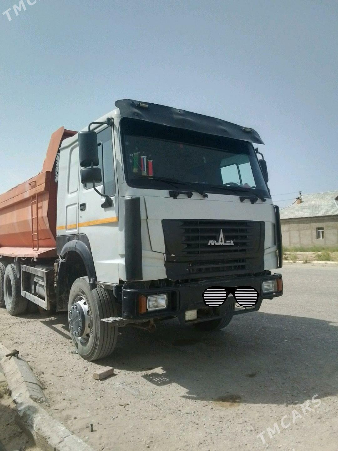 Howo Sinotruk 2010 - 300 000 TMT - Балканабат - img 3