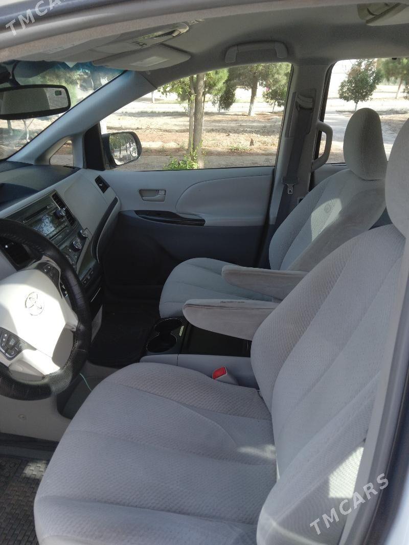 Toyota Sienna 2011 - 300 000 TMT - Mary - img 4