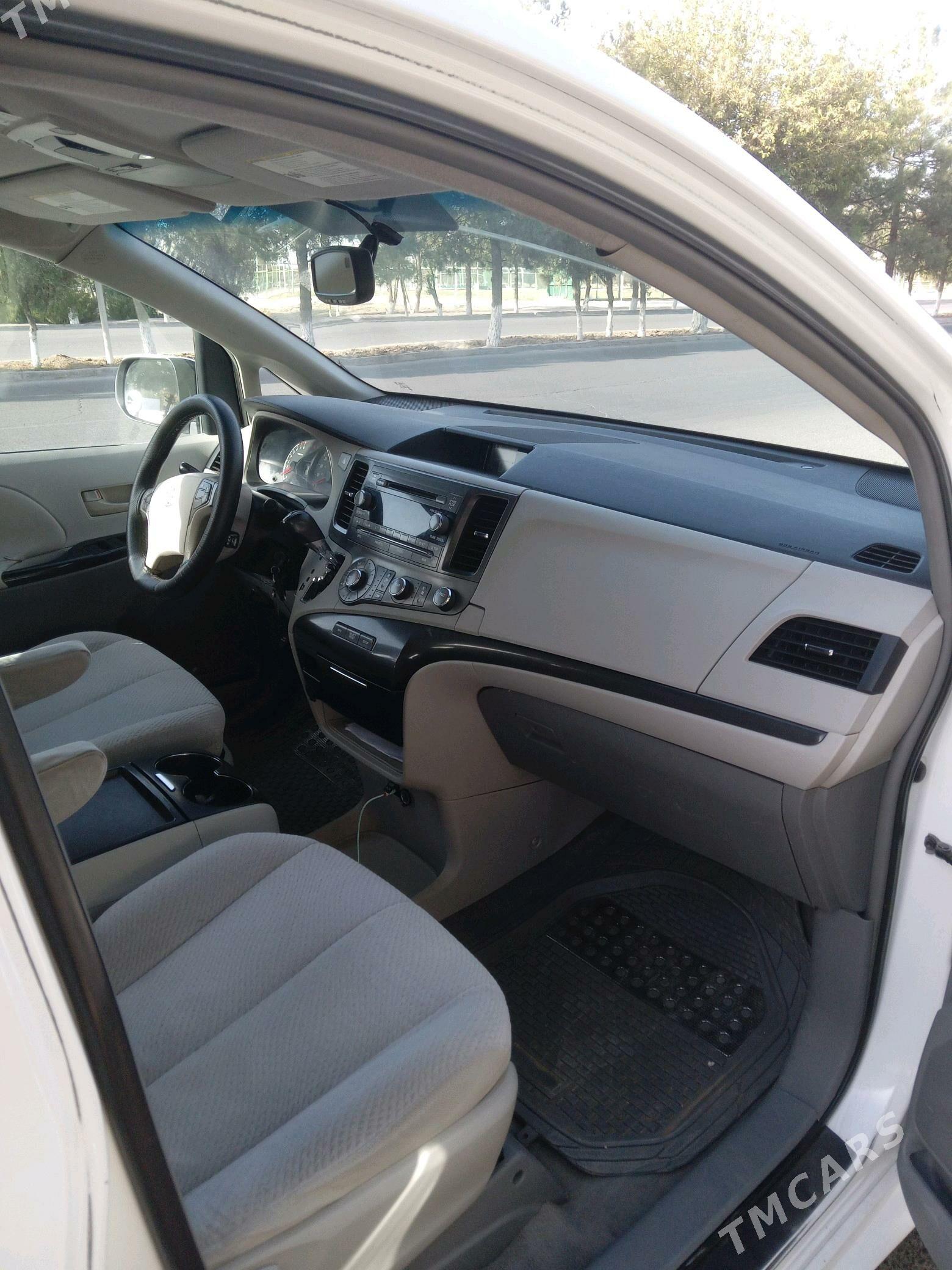 Toyota Sienna 2011 - 300 000 TMT - Mary - img 9