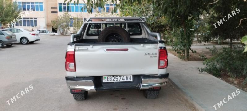 Toyota Hilux 2016 - 440 000 TMT - Büzmeýin - img 2