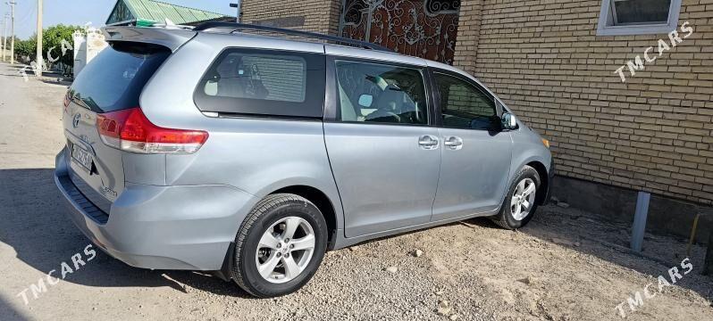 Toyota Sienna 2011 - 280 000 TMT - Кака - img 6