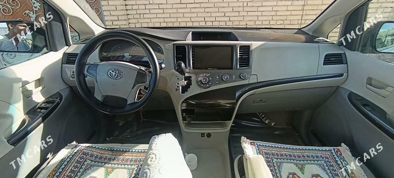 Toyota Sienna 2011 - 280 000 TMT - Кака - img 5