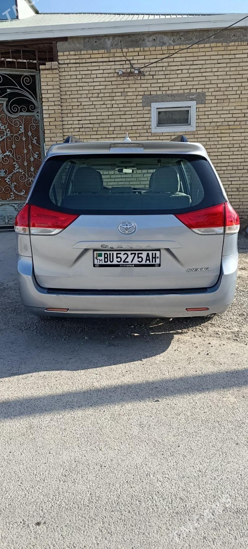 Toyota Sienna 2011 - 280 000 TMT - Кака - img 2