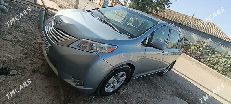 Toyota Sienna 2011 - 280 000 TMT - Кака - img 4
